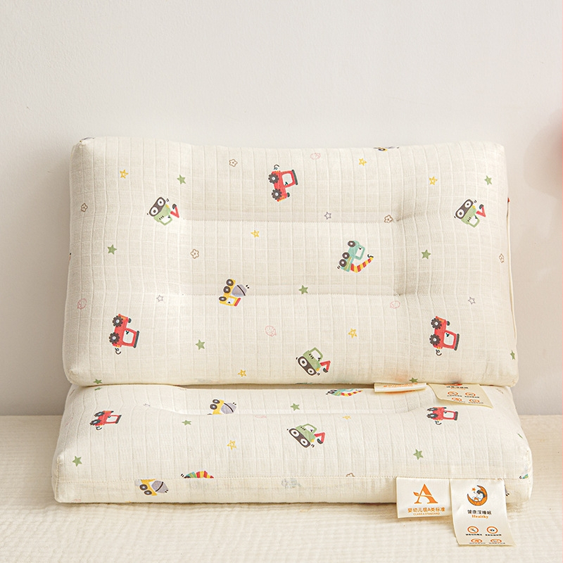 Детска правоъгълна възглавница за почивка, карикатурен дизайн; калъф от 99% памук; пълнеж: полиестерово влакно с висока еластичност; подходяща за едно дете; машинно пране.