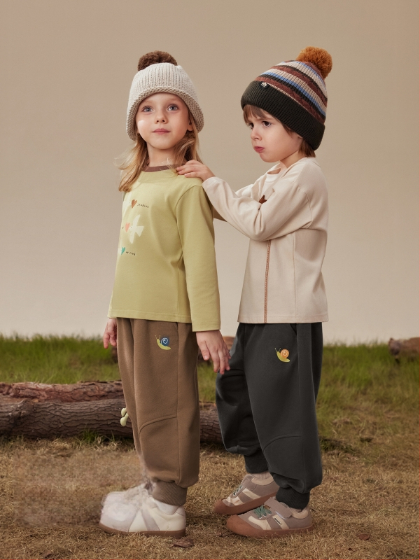 Beitaisi Gyermek nadrág fleece-béléssel, pamut-keverék anyag (85,1% pamut), középmagas derekú elasztikus övvel