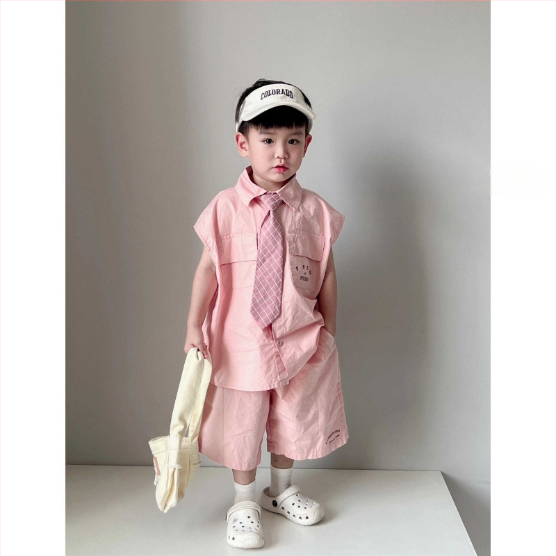 Háromrészes gyerek öltöny, ujjatlan ing, nyakkendő — Koreai stílus, nyár 2024, anyag: poliészter regenerált cellulóz rostokkal (51–70%).