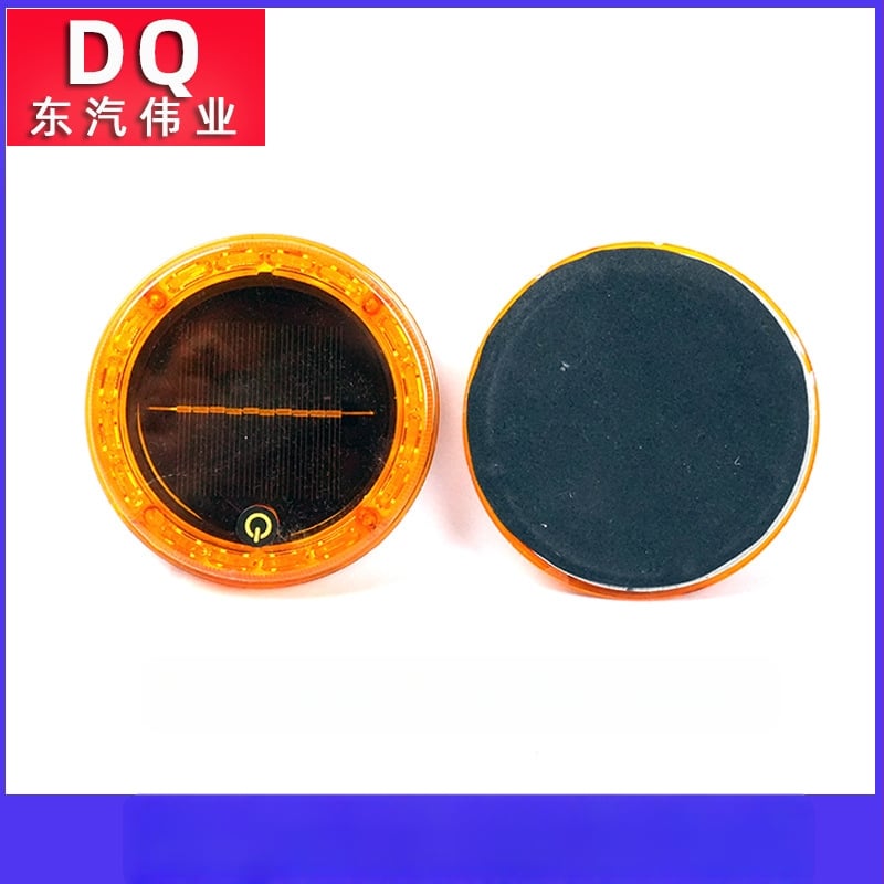 LED zadná svetlá pre vozidlo – solárne napájanie, bez káblov, Solar flash tail light, 3.7V, LED PC telo