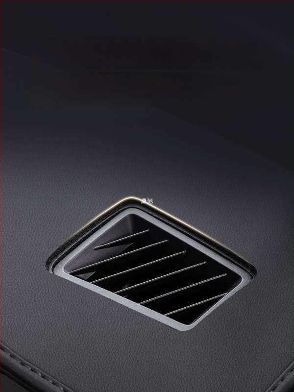 Covoraș din piele pentru bordul central cu logo-ul mărcii — Cod produs Ltao710675412364