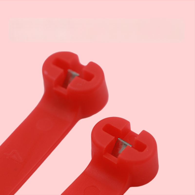 Dispozitiv de tracțiune pentru anvelope, pentru vehicule cu trei sau patru roți, din nylon; Marcă: Altă