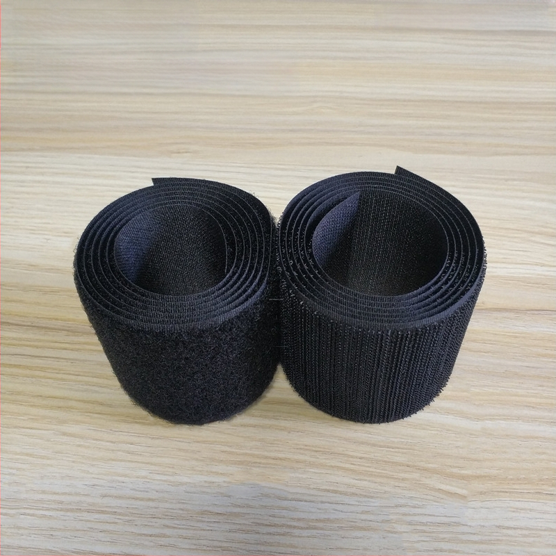 Велкро лента за закопчаване за шиене — 50% найлон + 50% полиестер; за облекло, обувки и шапки.