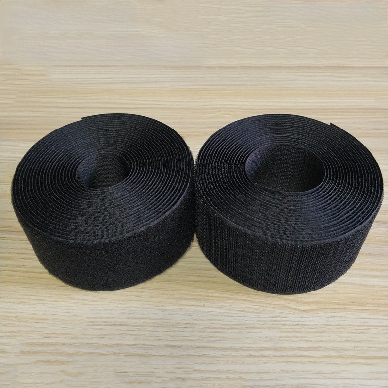 Велкро лента за закопчаване за шиене — 50% найлон + 50% полиестер; за облекло, обувки и шапки.