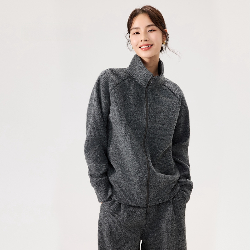 Női kardigán függőleges csíkokkal, vast anyag, laza szabás, hosszú ujjú, cipzárral záródó