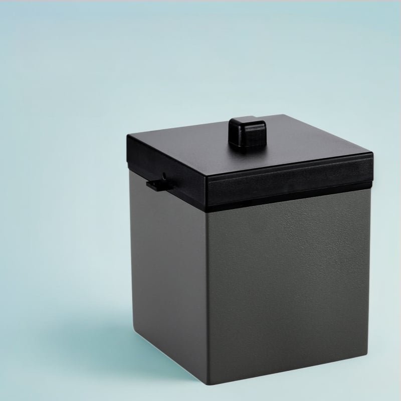 Пепелник за кола от неръждаема стомана, двуслоен и ветроустойчив, с капак; включва фуния; нано покритие.