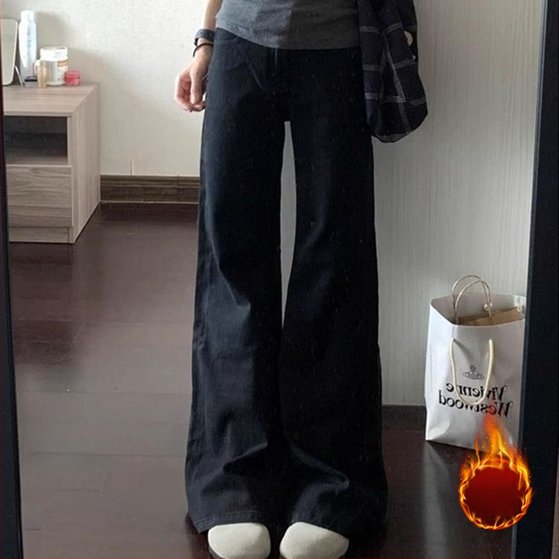 Jeanși cu siluetă micro-flare, denim cu căptușeală din fleece, talie înaltă, poliester 30–50%