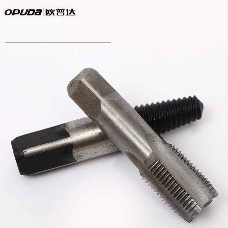 Eltávolító eszközkészlet a törött vízcső-alkatrészek eltávolításához: csapfej, anya és háromszög-szelep