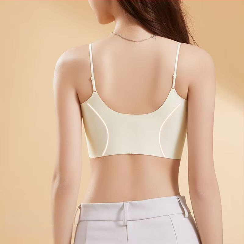 Športová podprsenka s funkciou Lift, pevné dvojité ramienka, 3/4 koš, stredne tvarovaná, vonkajší materiál Nylon/Polyamid, podšívka Spandex 70–80%