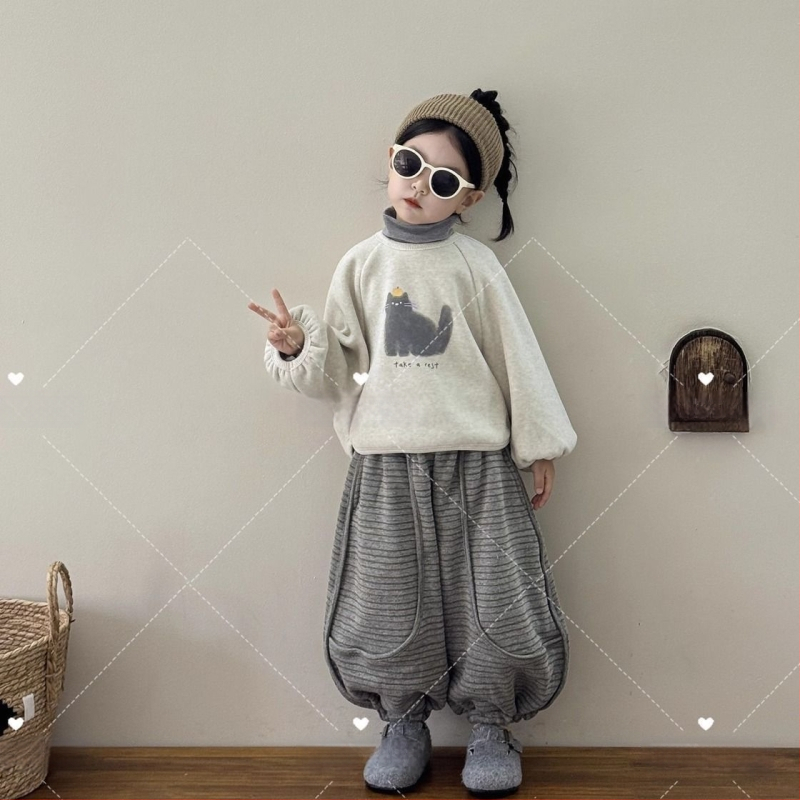 Kisgyermekek téli két darabos szett — koreai stílus, rajzfilm motívum, vastag pulóver és egyszínű nadrág, 0–1 éves korosztály, anyag: rayon, fő szövet: nyúl szőr 80–90%