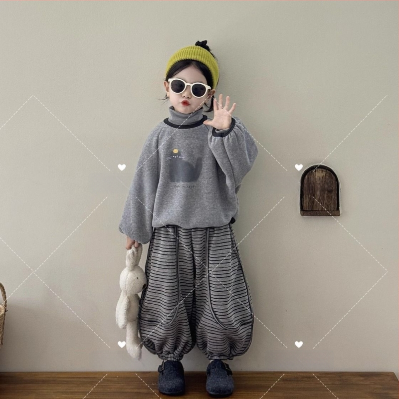 Kisgyermekek téli két darabos szett — koreai stílus, rajzfilm motívum, vastag pulóver és egyszínű nadrág, 0–1 éves korosztály, anyag: rayon, fő szövet: nyúl szőr 80–90%