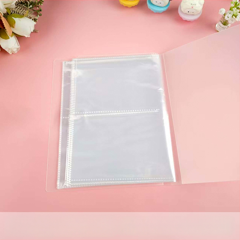 Átlátszó postai képeslap-tároló és információs füzet tárolótáskával