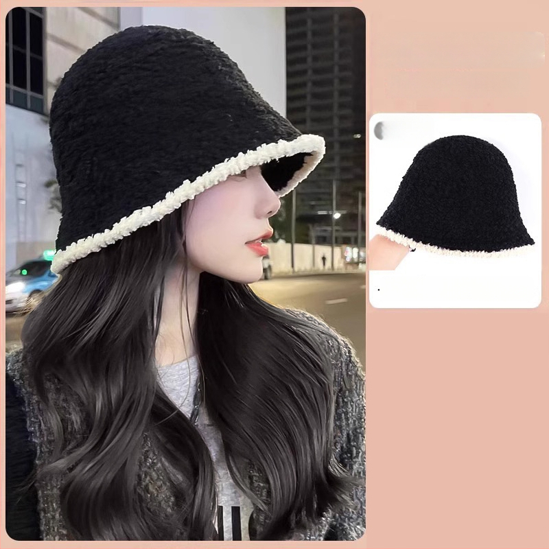 Horgászkalap paróka hosszú göndör hajjal, kötött őszi-téli stílus, természetes megjelenés, hajszálakból magas hőmérsékletű rost, frufru: egyenes vagy ferde, nem festhető és nem vasalható