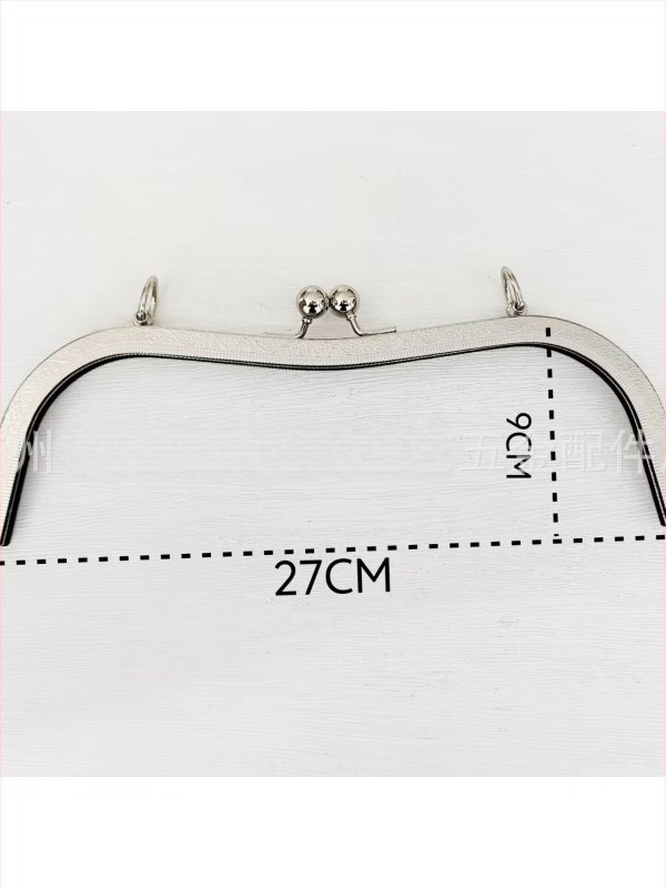 Taškové hardvér — rám s otvorom na skrutku, 27 vydlbené pásy, vyrazená guľová hlava, dizajn bucket-ear. Materiál: železo. Kód produktu: 000306. Haowen luggage accessories factory. Jeseň 2024. Doplnky na tašky.