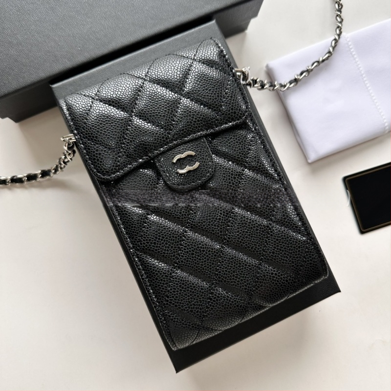 Mobiltelefon táska valódi bőrből, első réteg marhabőrből, függőleges négyzet alakú, láncos vállpánt, belső fotórekesz