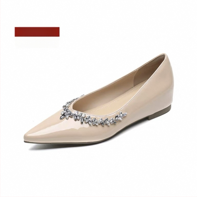 Γυναικείες μυτερές επίπεδες γόβες με επάνω μέρος από δέρμα αγελάδας, εσωτερικός πάτος από πρόβατο, ύψος τακουνιού 3-5 εκ