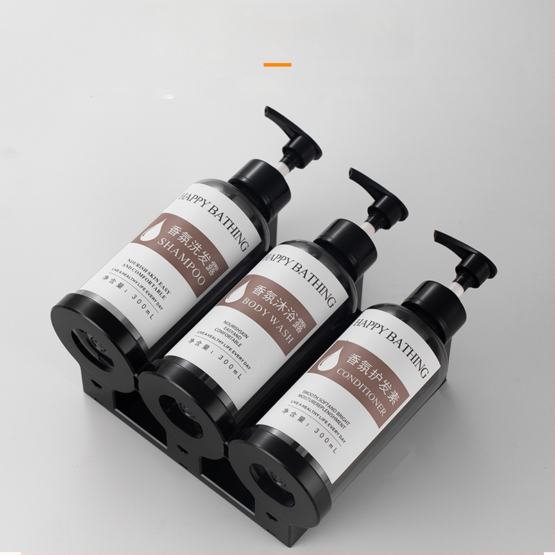 Τοίχο-μονταρισμένος διανομέας σαπουνιού χωρίς διάτρηση – χειροκίνητη πίεση, πλαστικό σώμα. Για μπάνιο ξενοδοχείου. Διανέμει σαπούνι, αντισηπτικό, σαμπουάν και gel μπάνιου.