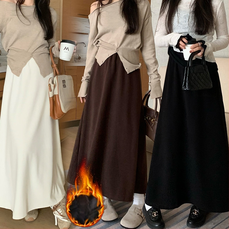 Fustă tricotată în linie A, fără guler, fără mâneci (Lungime medie; Amestec cașmir-poliester)