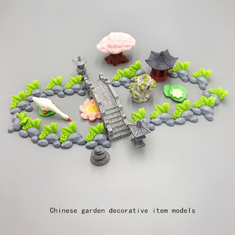 Mini peisaj în miniatură din rășină – decor de grădină în stil antic cu foișor, frunze de lotus, iaz și pod arcuit (Material: rășină; Tip material: plastic, rășină; Categorie: meșteșuguri din rășină; Stil: desen animat)