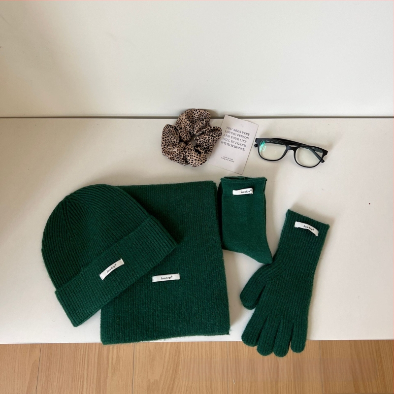 Τετραπλό σετ από μαλλί: καπέλο, φουλάρι, γάντια και κάλτσες για γυναίκες (Υλικό: μαλλί; Τεχνική: Jacquard; Μοτίβο: Μονόχρωμο; Περίοδος: Χειμώνας)