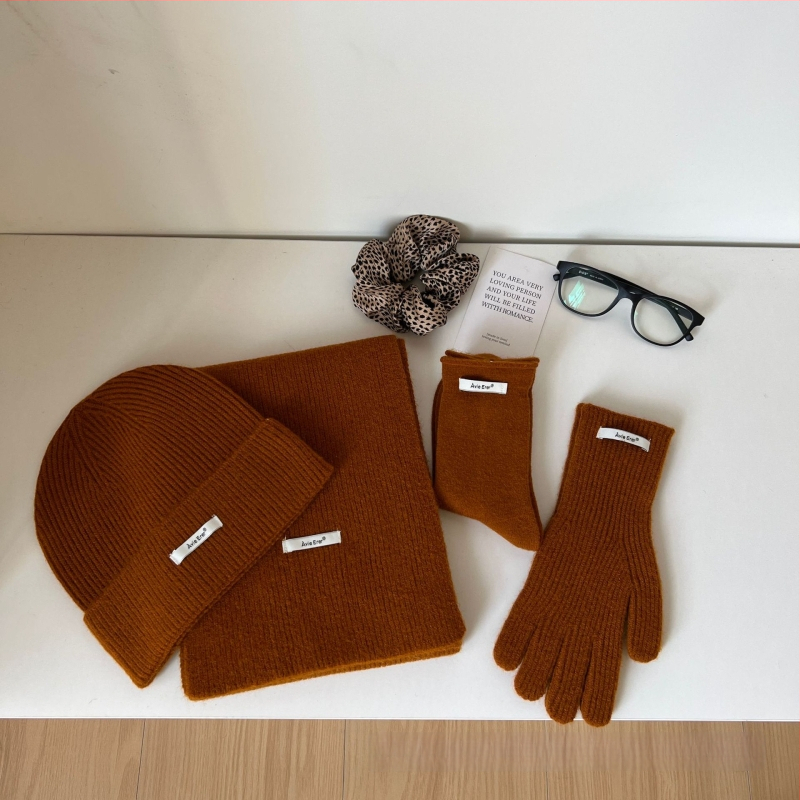 Τετραπλό σετ από μαλλί: καπέλο, φουλάρι, γάντια και κάλτσες για γυναίκες (Υλικό: μαλλί; Τεχνική: Jacquard; Μοτίβο: Μονόχρωμο; Περίοδος: Χειμώνας)