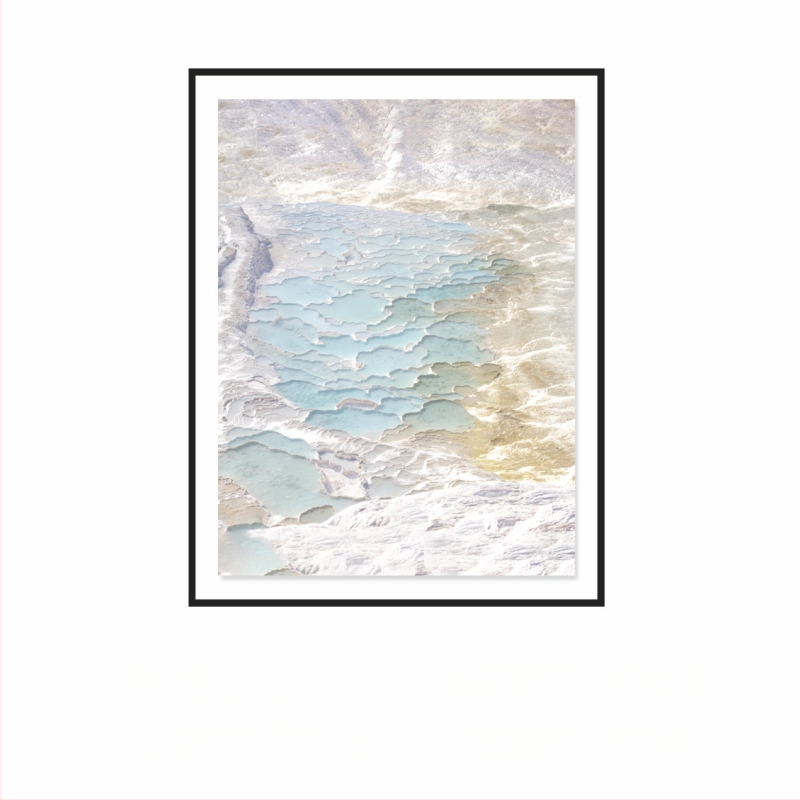 Akril falmatrica lyukak fedésére — dekoratív öntapadós minta geometriai és rajzfilmszerű motívummal, vízálló és olajálló, 1 db