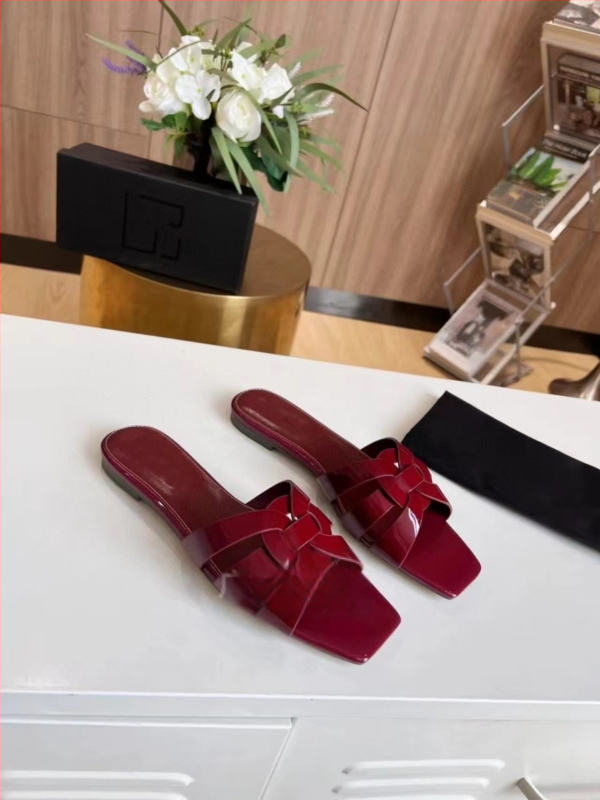 Дамски кожени мюли с квадратен нос и отворени пръсти, горен материал: телешка кожа; вътрешен материал: козья кожа; подметка: гумирана; летни 2024