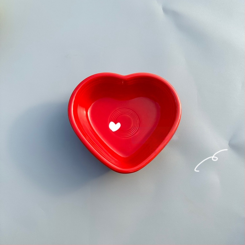 Πορσελάνινο μπολ κατοικίδίων σε σχήμα καρδιάς για γάτες και μικρά σκυλιά