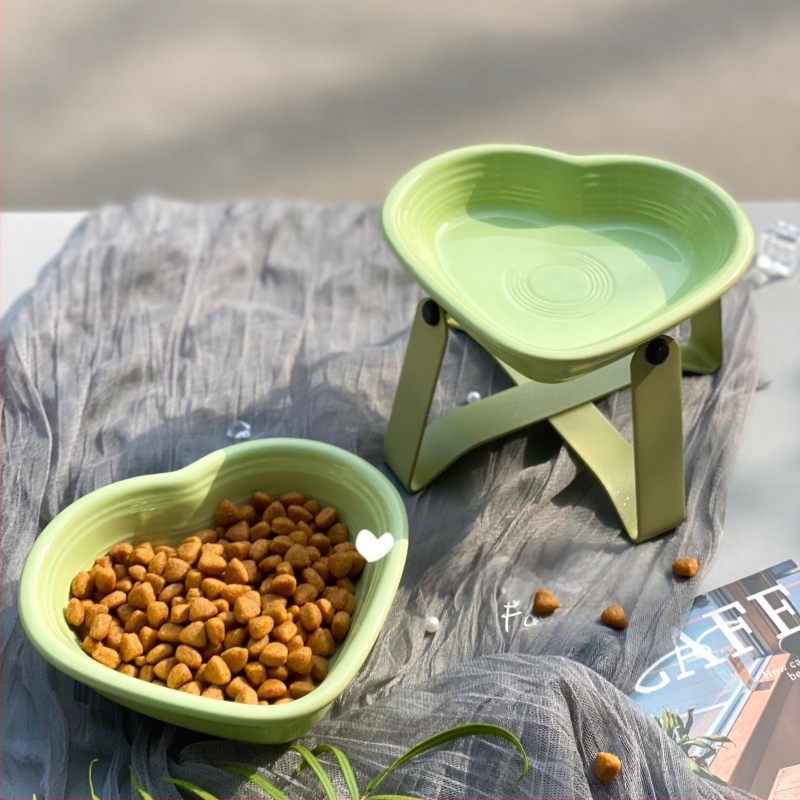 Πορσελάνινο μπολ κατοικίδίων σε σχήμα καρδιάς για γάτες και μικρά σκυλιά