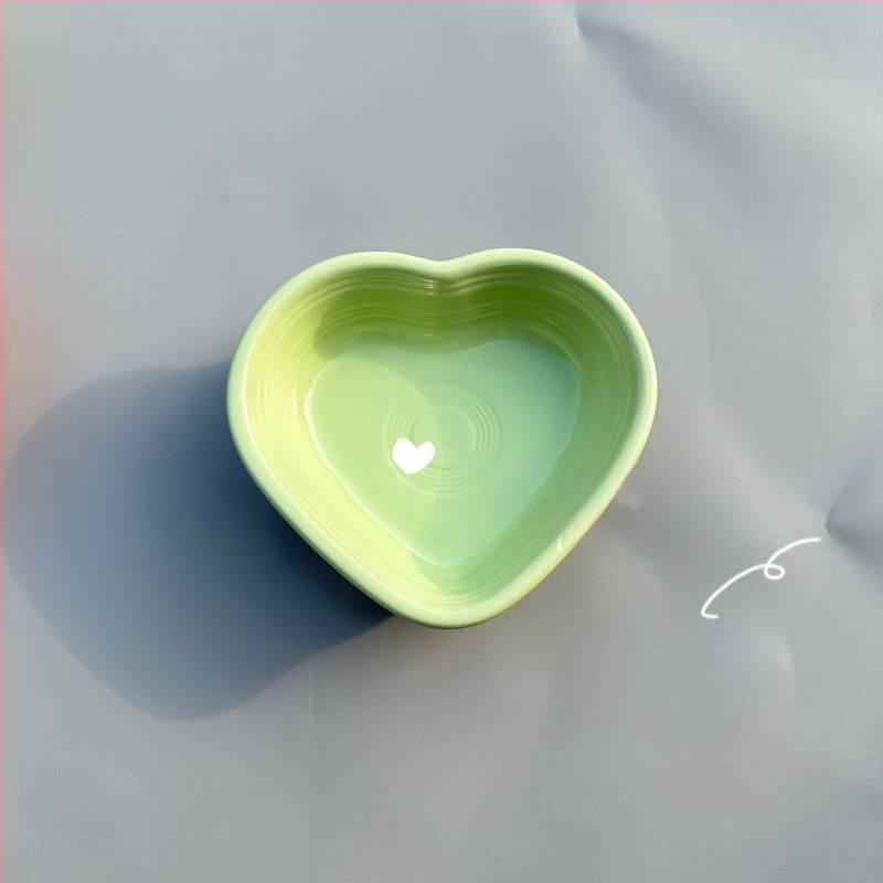 Πορσελάνινο μπολ κατοικίδίων σε σχήμα καρδιάς για γάτες και μικρά σκυλιά