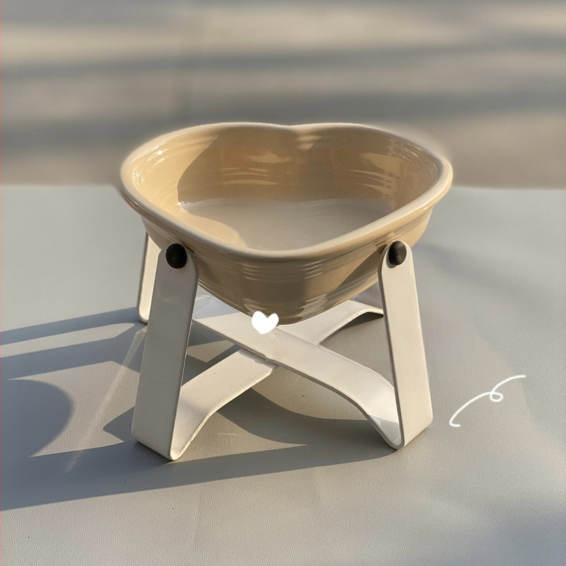 Πορσελάνινο μπολ κατοικίδίων σε σχήμα καρδιάς για γάτες και μικρά σκυλιά