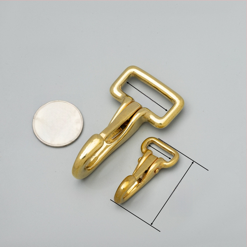 Mosadzový háčik na tašku s prackou - Tuoxin séria 56B, kožené doplnky