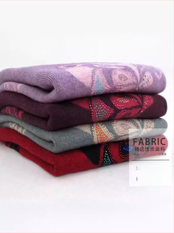 Dámsky vlnený sveter s polovičným golierom, voľný strih, kvetinová výšivka, dlhé rukávy