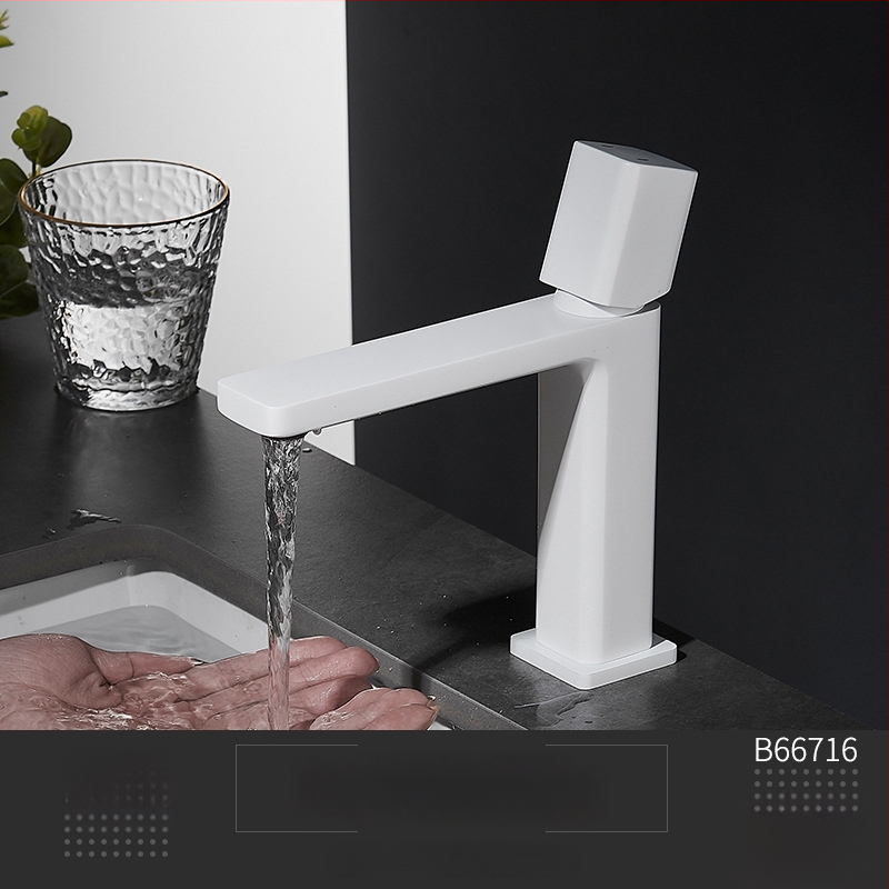 Meďový miešací kohútik na umývadlo, namontovaný na doske, keramická kartušová vložka, jednoručný, 0-99°C, 0,8 MPa