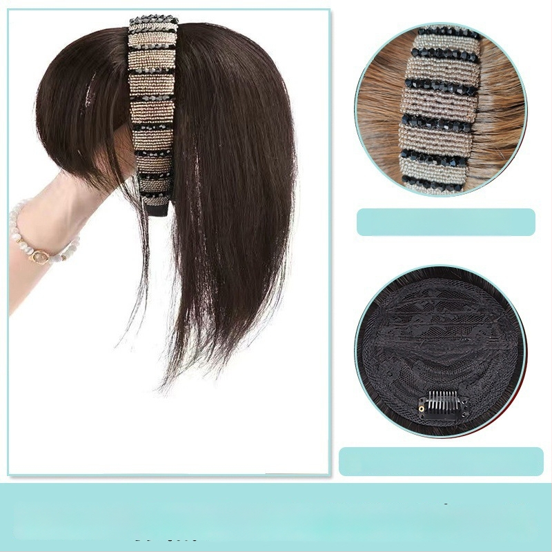 Fejkendővel és frufruval ellátott paróka, egy darabos kialakítás; széles gyémántos kristályos fejkendő; hőálló huzalból készült haj; a frufru egyenes vagy ferde; festhető és göndöríthető