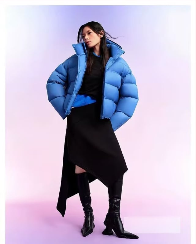 Dámska bunde s kapucňou, hrubá izolácia, nylonová látka, výplň kačacím perom 51–55%, stredná dĺžka, zips