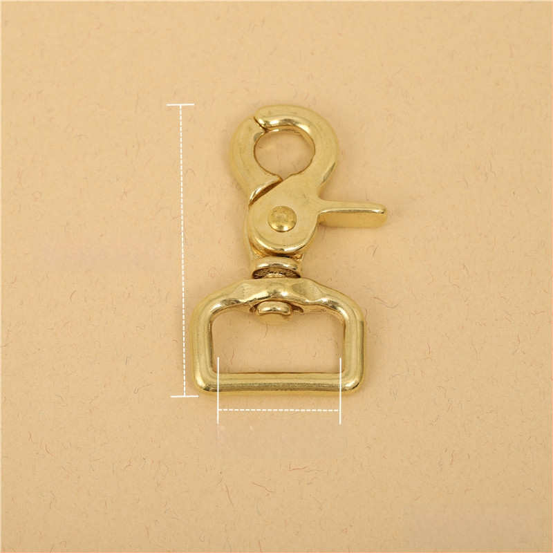 Mosadzné príslušenstvo na batožinu BLX-004: séria BLX, značka Smooth Xing, dog buckle, štvorcový spodný reťazový hák, lobster clasp, ručne vyrobené kožené doplnky na batožinu