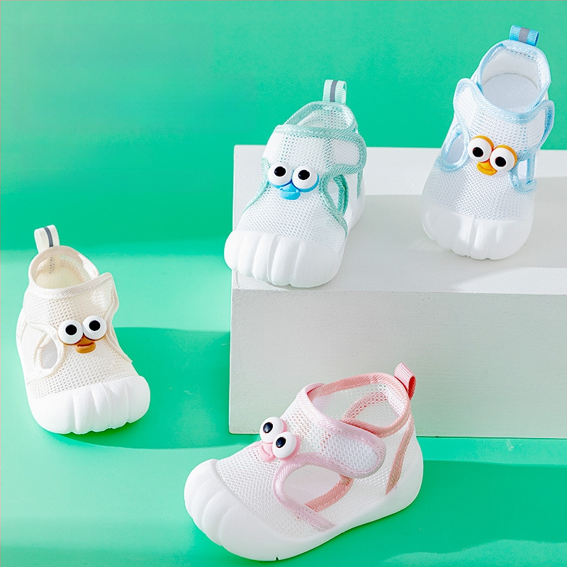 Kisgyermekeknek szánt szandál hálós felsőrészű, légáteresztő, csúszásmentes, kopásálló, Velcro-zárású (12–36 hónap)