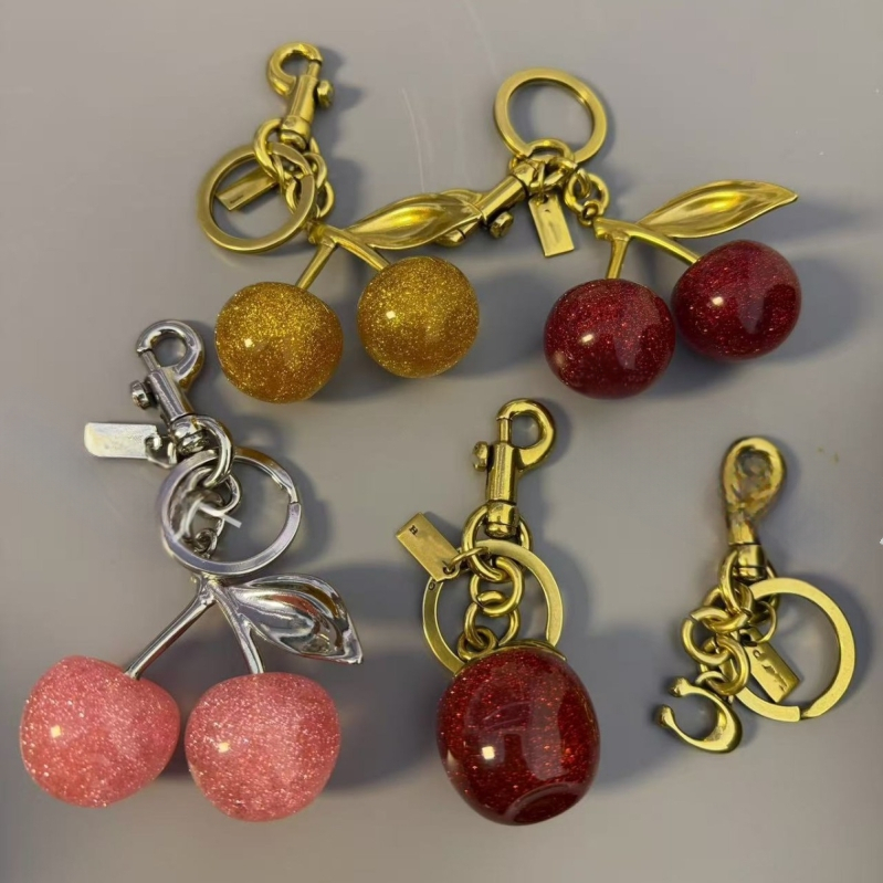 Ключодържател за чанта с шарка Череша, смола, декоративен аксесоар, стил смесена естетика, пролет 2025 (Материал: Смола; Шаблон: Плод; Функция: Декорация; Стил: Смесена естетика; Година на пускане: Пролет 2025)