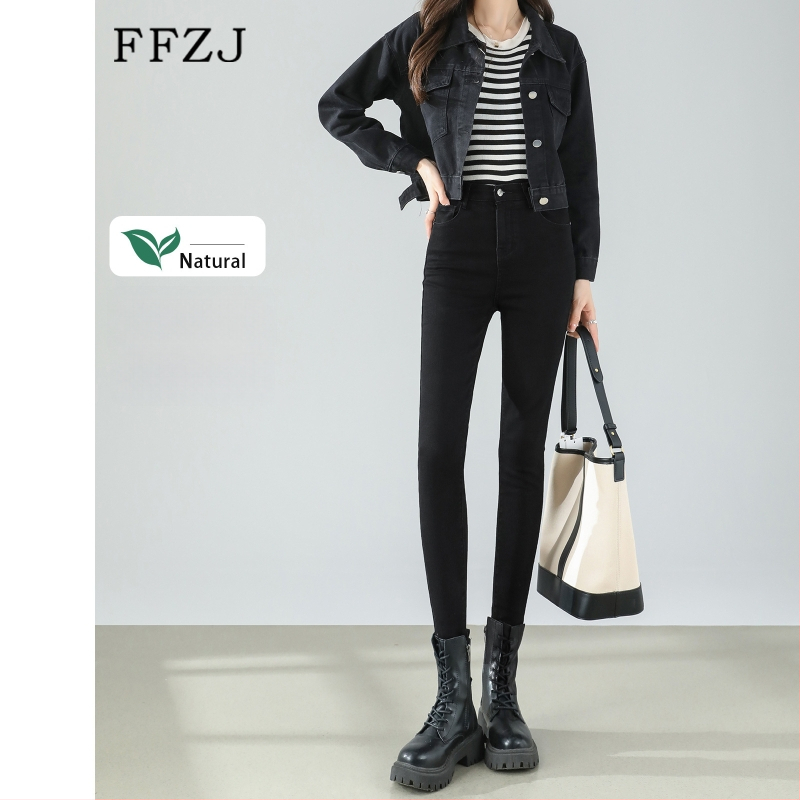 Jeans talie înaltă, croială strânsă, țesătură din bumbac, conținut de bumbac 50–70%, stil retro primăvară 2025