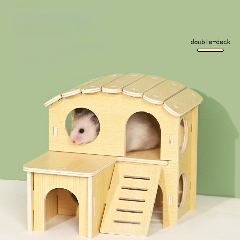 Plus Card Drevený domček pre škrečky s platformou a lezeckým rebríkom