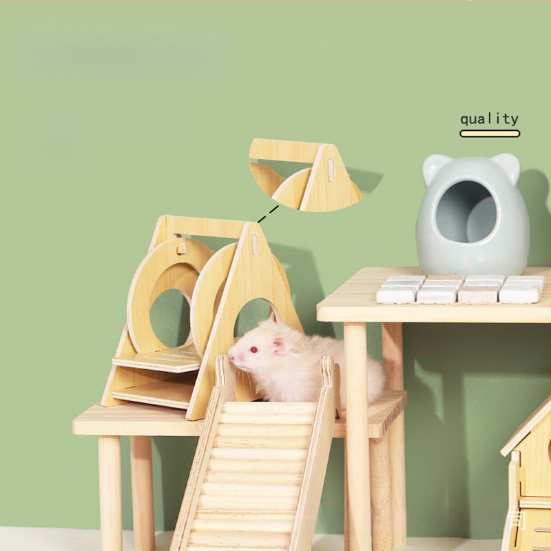 Plus Card Drevený domček pre škrečky s platformou a lezeckým rebríkom