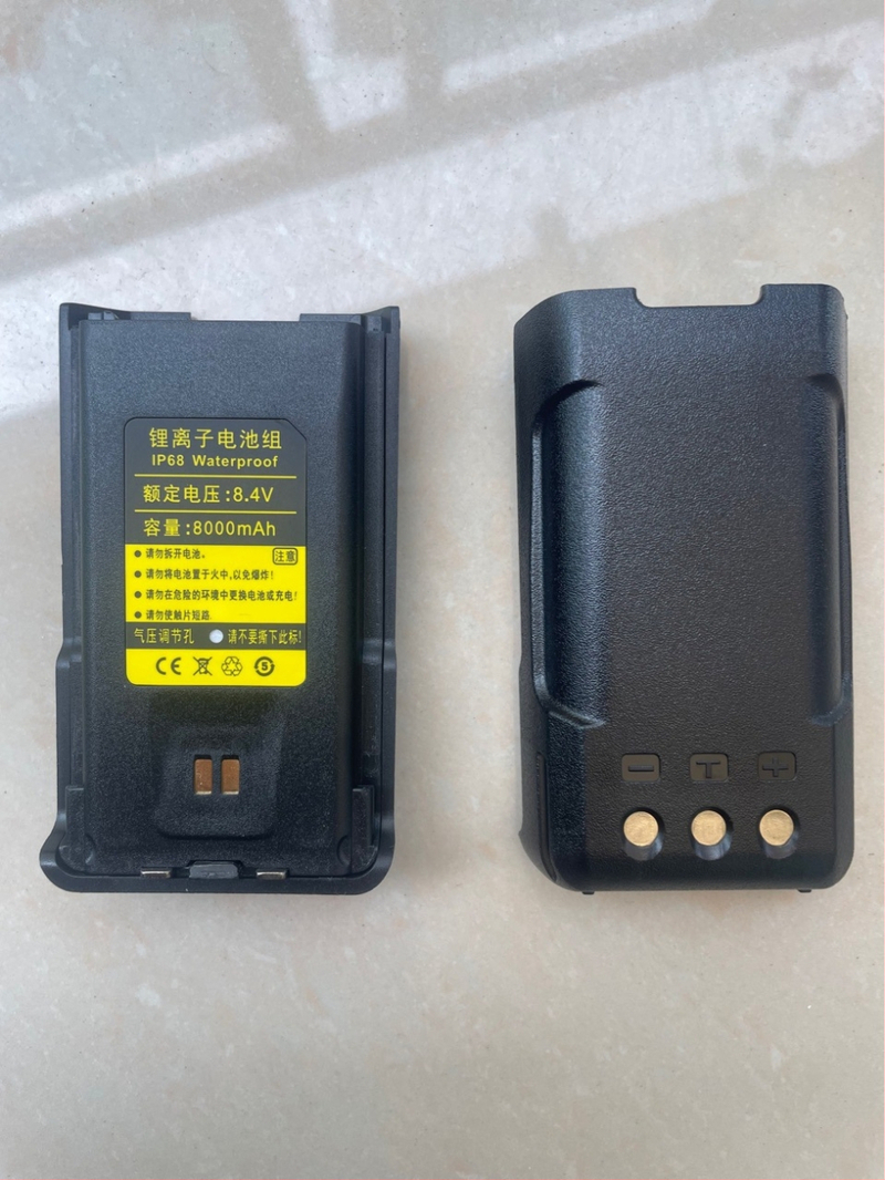 Walkie-Talkie LiPo akkumulátor USB töltővel – Kapacitás 8000, RF Kimenet 400, Frekvenciasáv 10km-50km, Elméleti távolság 1.5km-3km, Vízálló