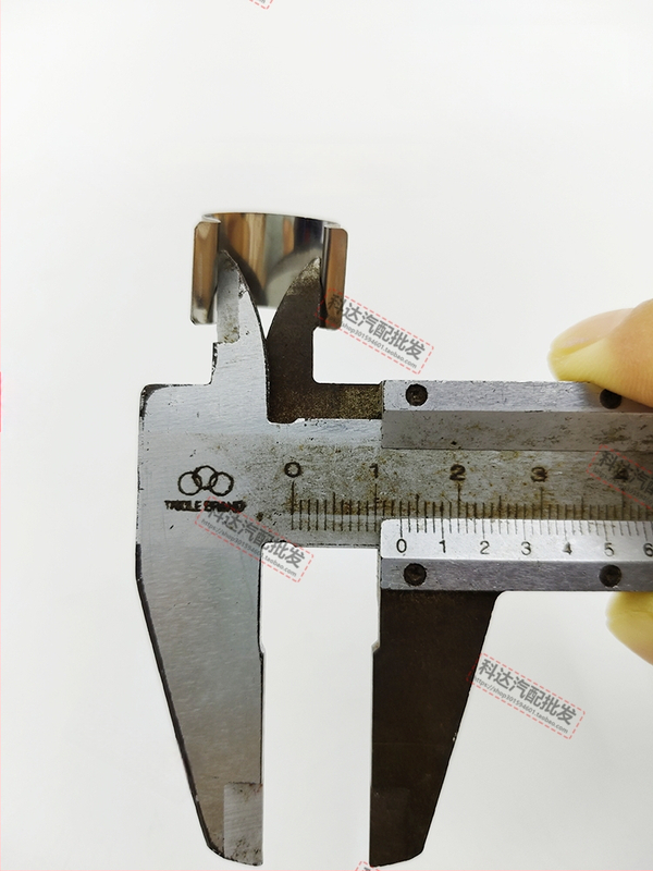 Фаров монтажен клип; Модел: Stainless Steel Lamp Card; Материал: Пластмаса; Номер на изделието HYkruqrwtwsqlr; Съвместим с други типове превозни средства; Оригинално фабрично съответствие