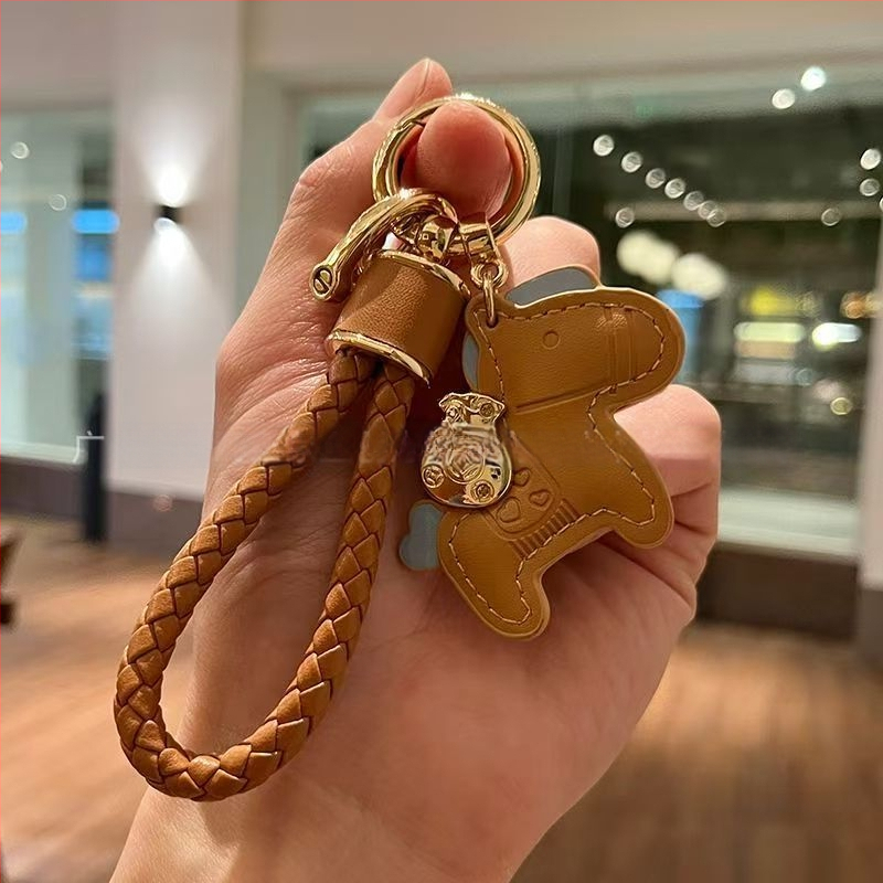 Autókulcs-gyűrű bőrszállal és cinkötvözetből készült pónival – modern minimalist stílus, DIY talizmán