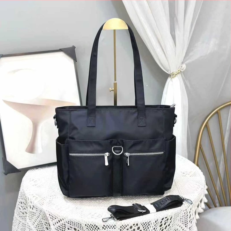 Γυναικεία τσάντα crossbody από Oxford ύφασμα, οριζόντια τετράγωνη μορφή, κλείσιμο με φερμουάρ, διπλό λουρί ώμου, εσωτερικές θήκες: φερμουάρ, θήκη για κινητό και ταυτότητα