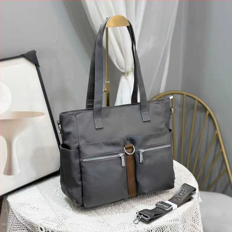 Γυναικεία τσάντα crossbody από Oxford ύφασμα, οριζόντια τετράγωνη μορφή, κλείσιμο με φερμουάρ, διπλό λουρί ώμου, εσωτερικές θήκες: φερμουάρ, θήκη για κινητό και ταυτότητα