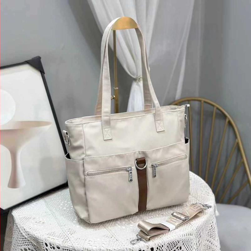 Γυναικεία τσάντα crossbody από Oxford ύφασμα, οριζόντια τετράγωνη μορφή, κλείσιμο με φερμουάρ, διπλό λουρί ώμου, εσωτερικές θήκες: φερμουάρ, θήκη για κινητό και ταυτότητα