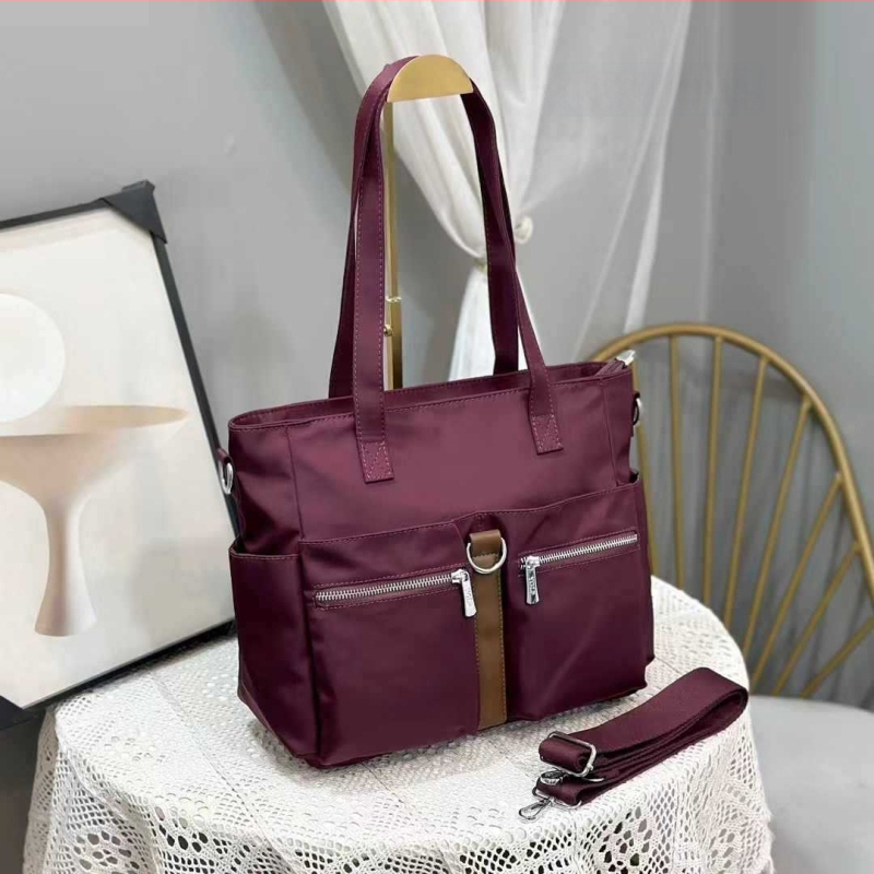 Γυναικεία τσάντα crossbody από Oxford ύφασμα, οριζόντια τετράγωνη μορφή, κλείσιμο με φερμουάρ, διπλό λουρί ώμου, εσωτερικές θήκες: φερμουάρ, θήκη για κινητό και ταυτότητα