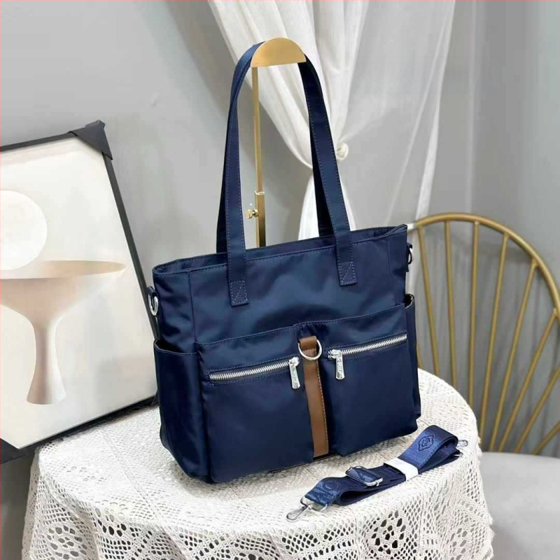 Γυναικεία τσάντα crossbody από Oxford ύφασμα, οριζόντια τετράγωνη μορφή, κλείσιμο με φερμουάρ, διπλό λουρί ώμου, εσωτερικές θήκες: φερμουάρ, θήκη για κινητό και ταυτότητα